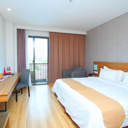Swiss-Belhotel Соронг Экстерьер фото