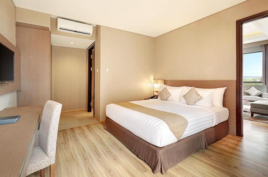 Swiss-Belhotel Соронг Экстерьер фото