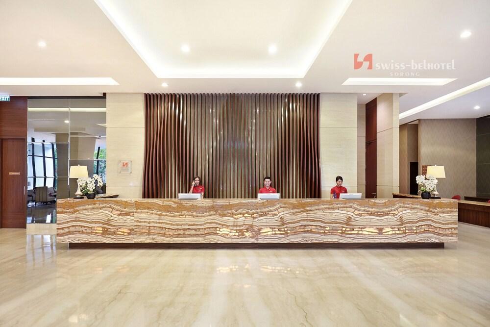 Swiss-Belhotel Соронг Экстерьер фото