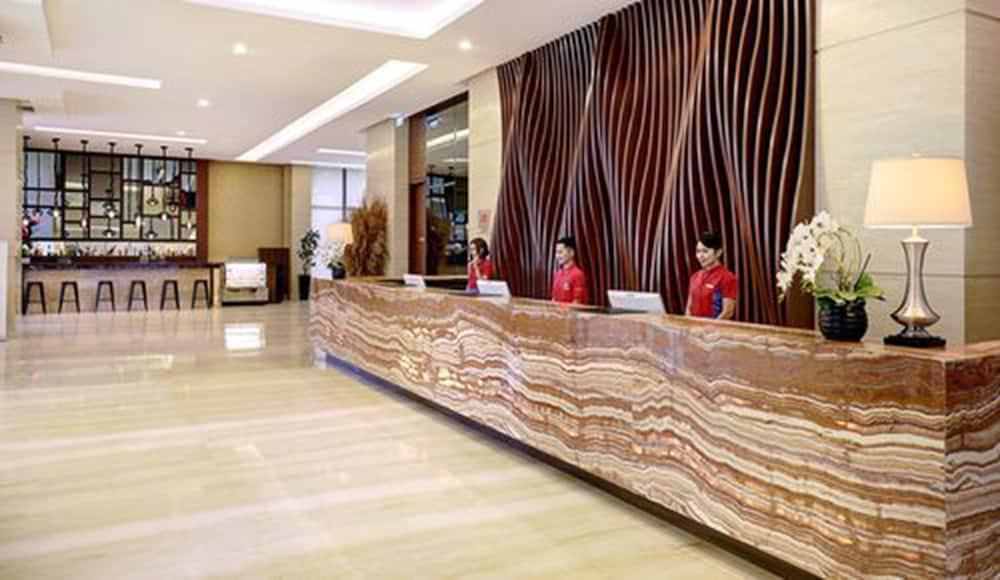 Swiss-Belhotel Соронг Экстерьер фото