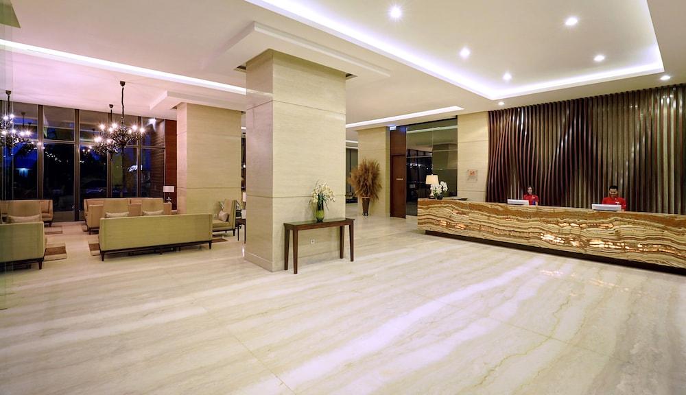 Swiss-Belhotel Соронг Экстерьер фото
