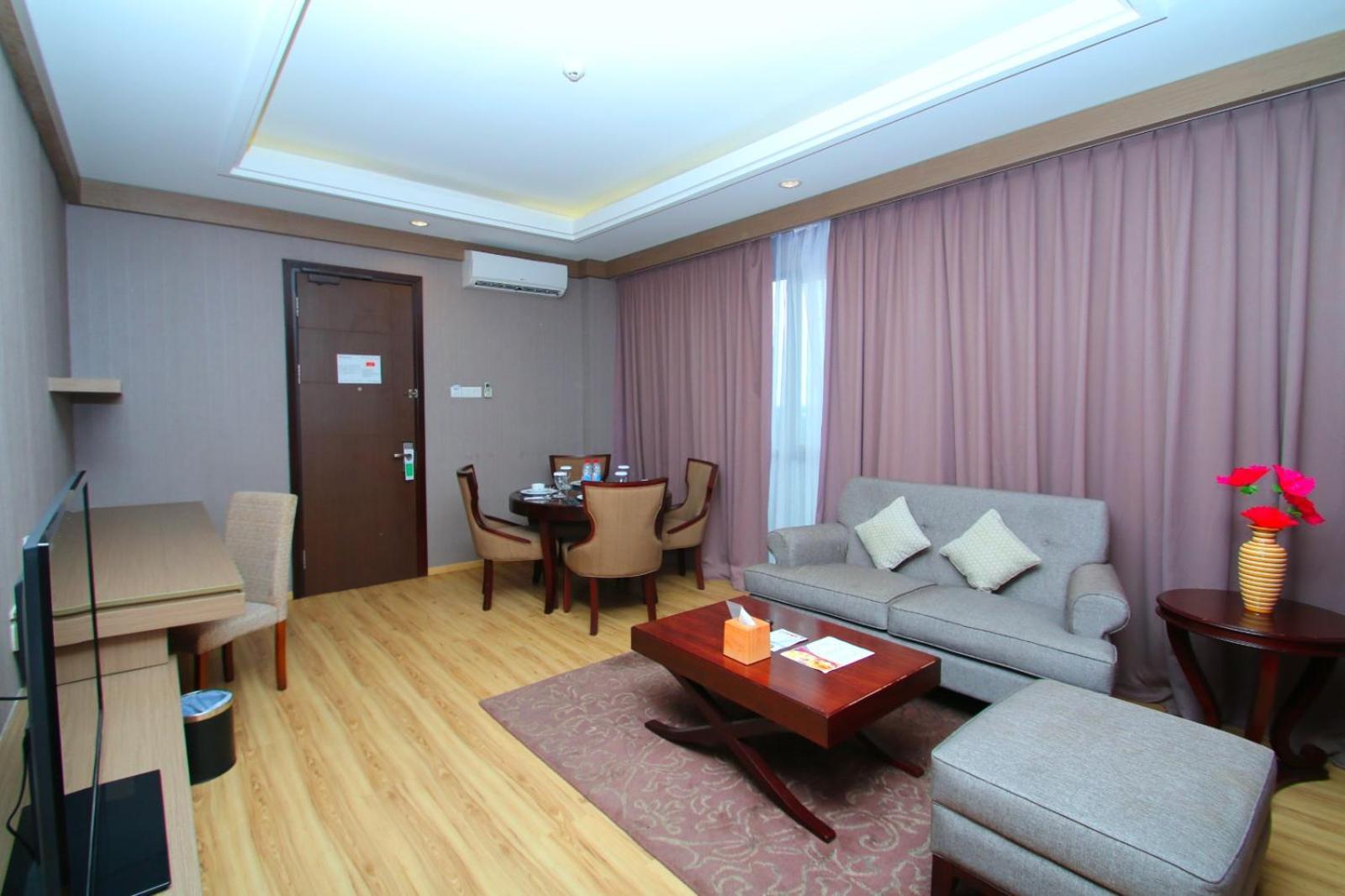 Swiss-Belhotel Соронг Экстерьер фото
